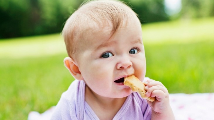 One of the best baby weaning tips is self-weaning.